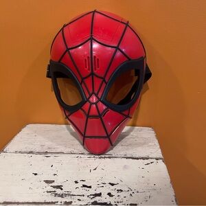 Red Spider-Man Mask for Halloween. Five to 7-year-old.‎